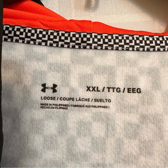 Under Armour Men’s  Pull Over. - Picture 7 of 8